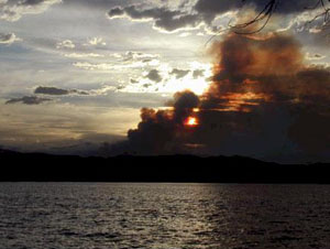 Colorado wildfire sun behind smoke