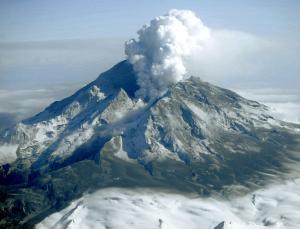 Redoubt volcano plume 2009