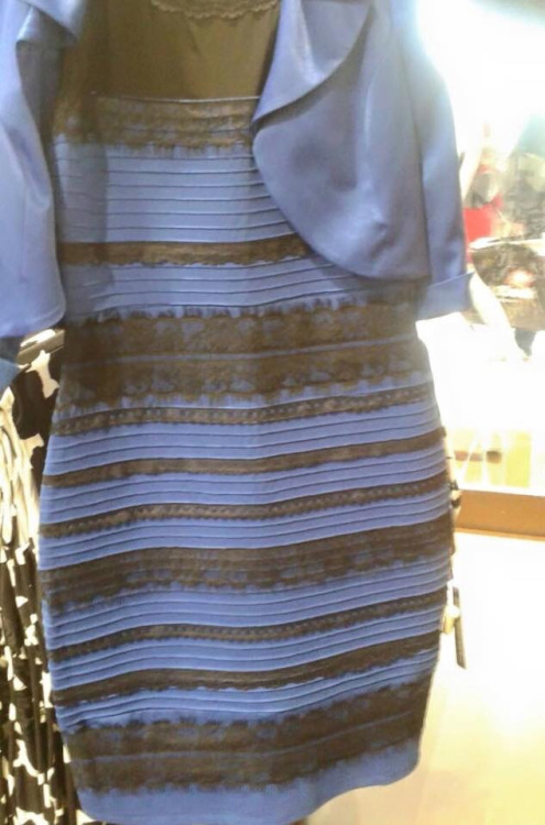 What color is this dress? / Image Swiked